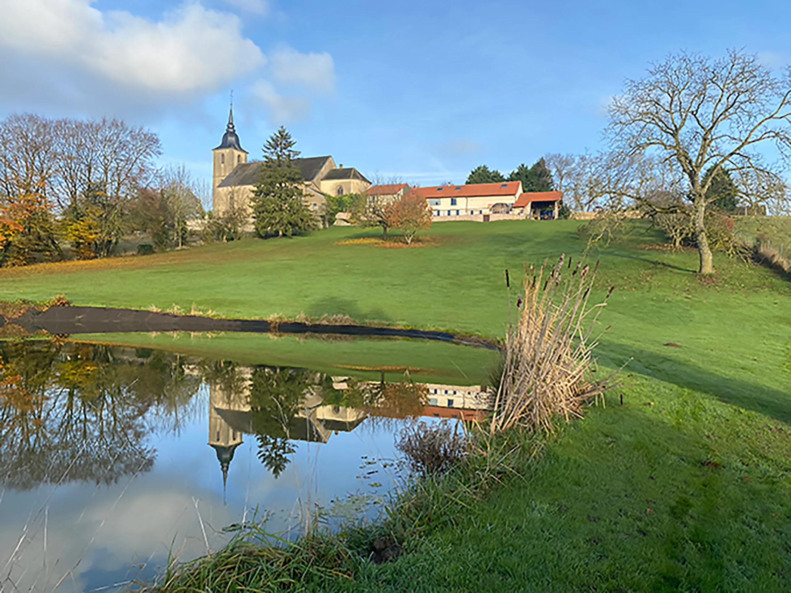 vue_eglise_miroir_e╠ütang
